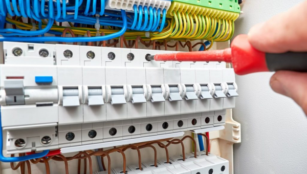 Dépannage électrique en urgence : comment réagir efficacement 