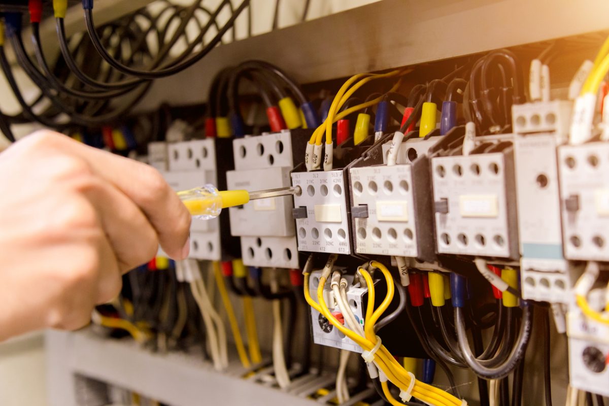 Quels sont les risques d’une installation électrique non certifiée ?