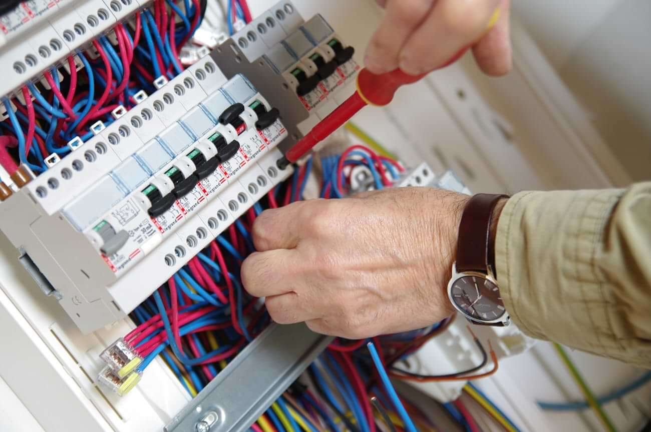 10 erreurs fréquentes dans les installations électriques non conformes