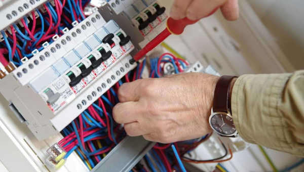 10 erreurs fréquentes dans les installations électriques non conformes