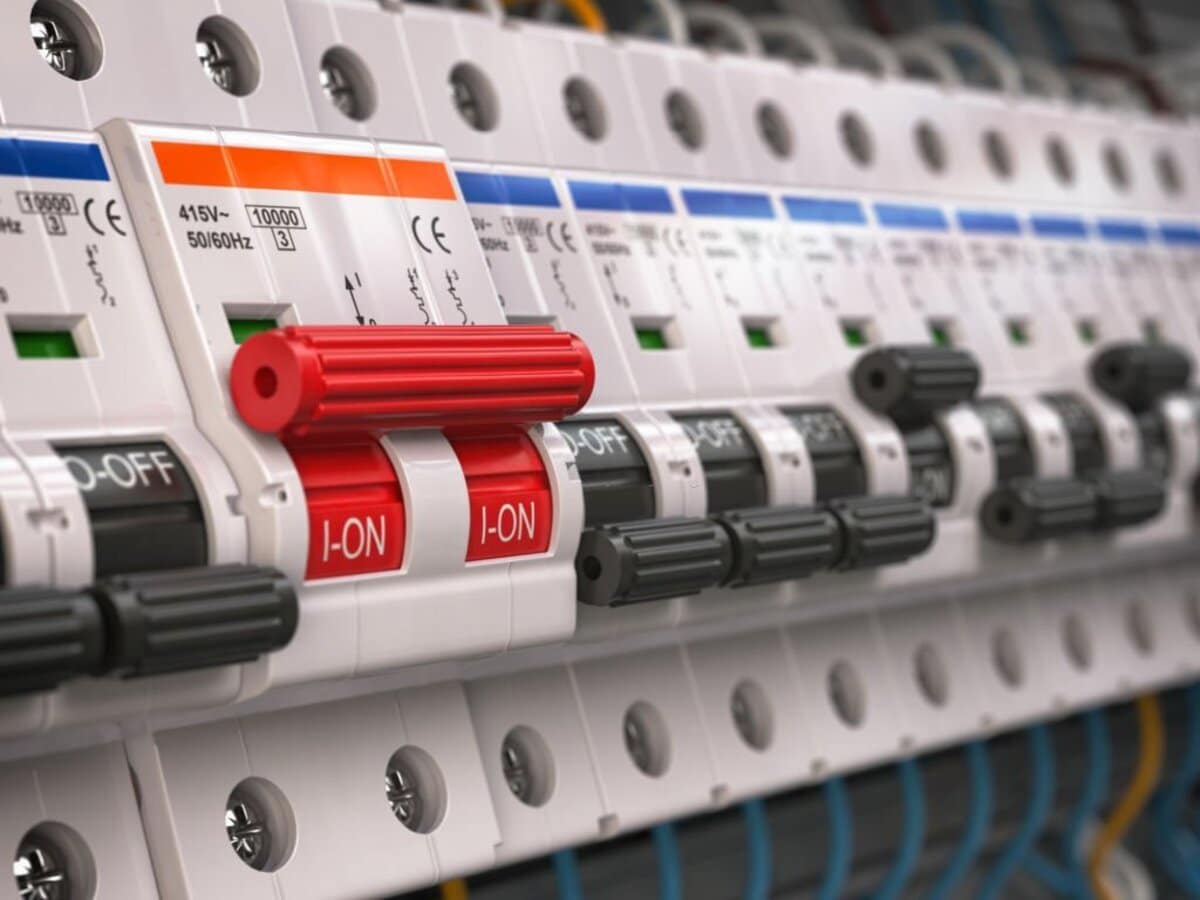 Pourquoi votre électricité saute souvent et comment y diminuer ?