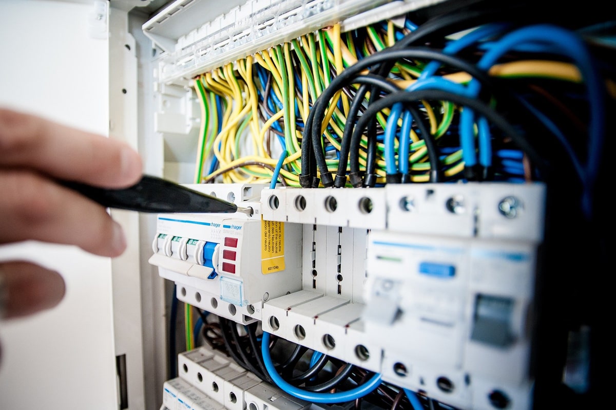 Pourquoi faut-il mettre son installation électrique aux normes NF C 15-100 ?