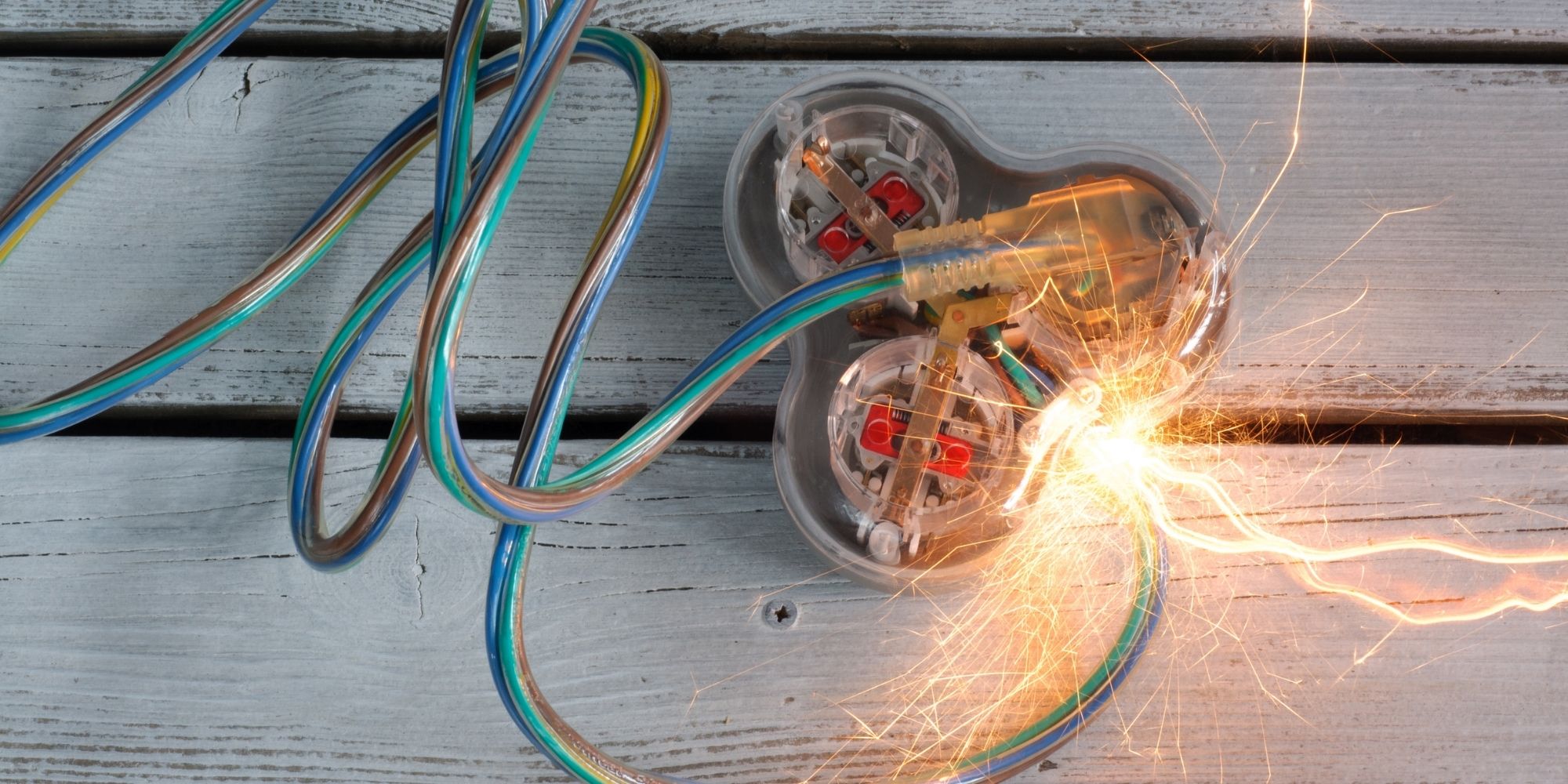 Comment détecter une surcharge électrique et que faire en cas d'urgence ?