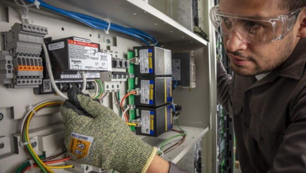 Pourquoi faire appel à un électricien pour installer un système de gestion de l'énergie domestique ?