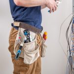 Électricien Taverny 95 : que faire en cas de court-circuit ?