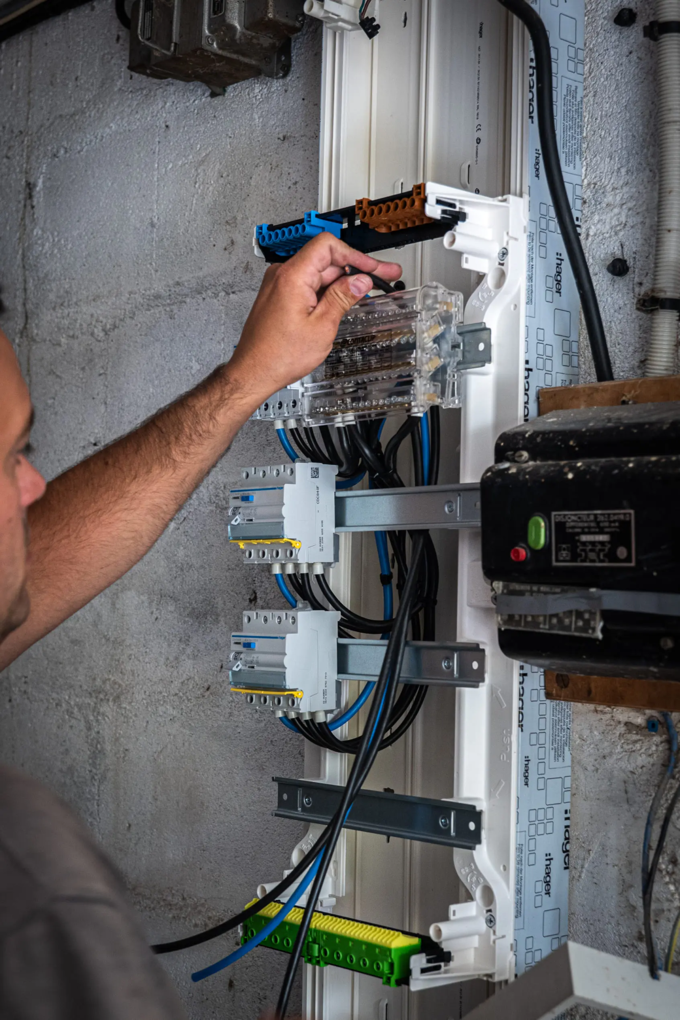 France contre courant – Électricien à Taverny 95 Val-d'Oise – Dépannage électrique à Taverny