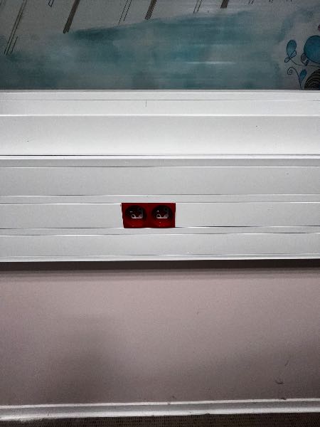Installation de prises informatiques dans une salle de classe – électricien 95